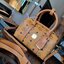 M.C.M ESSENTIAL BOSTON BAG IN VISETOS กระเป๋าถือ/สะพายข้าง ทรงหมอน สวยโดดเด่น ทรงสวยยอดนิยม มาพร้อมพวงหนังห้อย และสายรัดเก็บหูจับ วัสดุหนังแคนวาสคุณภาพดี เปิด-ปิดด้วยซิป ภายในเป็นหนังกลับ โล่งกว้าง ใส่ของได้เยอะ กระเป๋าสตางค์ โทรศัพท์ ของจุกจิกต่างๆ สบาย!
