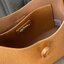 Longchamp ROSEAU Sac porté épaule XS กระเป๋าสะพายไหล่ซึ่งเป็นหนึ่งในแฟชั่นไอเทมที่สาว ๆ ส่วนใหญ่จะต้องมีไว้ใช้งานกันอย่างน้อยคนละหนึ่งใบแน่นอน ใช้งานสะดวก คล่องตัว ทั้งยังมีดีไซน์ให้เลือกหลากหลายตั้งแต่แบบหรูหรา น่ารักสดใส ไปจนถึงเรียบโก้ ให้คุณเลือกหยิบม