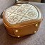 TORY BURCH T MONOGRAM JACQUARD CIRCLE BAG ((Large size)) พร้อมส่งที่ไทย สวยก่อนใครที่นี่! กระเป๋าจาก Tory burch รุ่นนี้มาในสไตล์ทรงวงกลม สุดคลาสสิค ดูคล่องตัวมากขึ้น วัสดุJacquardทอลายแบรนด์+ขอบหนังแท้ ได้ลงตัวสวยงามอยู่เหมือนเดิมค่ะ