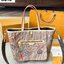LV Neverfull Bandoulière Inside Out กระเป๋าสะพายทรงโท้ทใบใหญ่ กลับใช้ได้ 2 ด้านสุดคุ้ม ด้วยลายโมโนแกรมแคนวาส อีกด้านเป็นผ้าประทับลายสีเบจสวยโดดเด่นมากๆ
