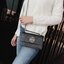 TORY BURCH BRITTEN MINI TOP HANDLE BAG พร้อมส่งที่ไทย กระเป๋าสะพาย Crossbody วัสดุหนังวัวแท้ การออกแบบเรียบง่าย ยังคงความหรูหราเอาไว้ มาพร้อมสายยาวโซ่อะไหล่ทองสลับหนัง ถอดออกได้ ตอบสนองการใช้งานได้ดี มีหูหิ้วด้านบนสามารถใช้งานได้ในหลายโอกาสค่ะ