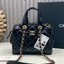 ORI หนังแท้ | Chanel Small Bowling Bag Crumpled Leather / Chanel Keepall Bag กระเป๋าถือ กระเป๋าสะพายรุ่นใหม่ล่าสุด ดีไซน์หนังยับเงา ในคอลเลกชัน Métiers d’art ปี 2024/25 ด้วยลูกเล่นของเนื้อสัมผัสและรูปแบบ