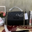 💕GUESS JANELLE CONVERTIBLE CROSSBODY BAG กระเป๋าสะพายข้างรุ่นใหม่ชนช้อปจากGuess สะพายได้ทั้งสายคู่และสายเดี่ยว สายสะพายโซ่ต่อหนังไม่เจ็บบ่า โลโก้ด้านหน้าตัวนูนเด่นชัด วัสดุหนังpu ลาย signature รอบใบ เปิดปิดด้วยกระดุมแม่เหล็กและซิป ภายในมีช่องซิปให