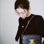 VIP 】CELINE TRIOMPHE SHOULDER BAG IN TRIOMPHE อีกหนึ่งผลงานการออกแบบของ Hedi Slimane ที่ได้ดึงเอาเอกลักษณ์ต่าง ๆ ของ CELINE ออกมาและทำการตีความหมายใหม่จนได้กระเป๋าเรียบหรูและดูทันสมัย ให้คุณเลือกสะพายในชีวิตประจำวันเข้ากับการแต่งตัวสบาย ๆ หรือจะสะพายออกงา