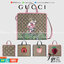 VIP GIFT 】หนังแท้ GUCCI Children's tote bag GG kids ที่สุดของความน่ารัก ลิมิเต็ดแบบไม่มีเอาท์ สาวๆสายหวานไม่ควรพลาดด้วยประการทั้งปวงเลยค่าา หนังแท้เกรดดีที่สุด พิมพ์ลายแบรนด์รอบใบเทคเจอร์สวยอยู่ทรง ภายในมีโลโก้กว้างและจุสุดๆใส่สัมภาระได้เยอะ ภาพถ่ายจ
