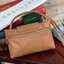 Longchamp Le Pliage Cuir Crossbody Bag อีกหนึ่งคอลเลคชั่น Le Pliage Cuir หนึ่งในตระกูลกระเป๋าสุดไอคอนิกจากแบรนด์ Longchamp และจัดการปรับดีไซน์ให้มีขนาดเล็กลงในทรงcrossbody กะทัดรัดสะพายแล้วคล่องตัว ด้วยดีไซน์ที่ดูเป็นเอกลักษณ์การใช้งานช่องหลักที่ซิปด้านหล