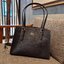 COACH C4075 TATUM CARRYALL IN SIGNATURE CANVAS คอลเลคชั่นใหม่ล่าสุด จัดมาให้ได้สวยก่อนใคร สวยหรูทุกสี!! ลุคผู้ดีต้องมาอีกหนึ่ง กระเป๋าสะพายทรงสวย ที่มาพร้อมสายสะพายไหล่ในตัว และสายครอสบอดี้สำหรับสะพายข้าง วัสดุหนัง crossgrain สวยคมมากๆ ตัวกระเป๋าถูกแบ่งเป