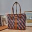 M.C.M SMALL REVERSIBLE LIZ SHOPPER IN VISETOS พร้อมเสิร์ฟความสวยให้ถึงบ้าน กับกระเป๋าทรงโท้ทไซส์ small ขนาดกำลังสวย แถมไม่พอ!! ยังมีใบลูกไปให้อีก สะพายแยกได้เก๋ๆด้วย!! ใครที่มองหากระเป๋าทรงโท้ทจุๆหน่อย ก็ต้องใบนี้เลย ดีไซน์ทรงสวยน่าใช้ โดดเด่นกว่าใคร ไม่ซ