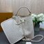 ORI หนังแท้ | LV NeoNoe MM Bucket bag Monogram Flower กระเป๋าสะพายทรงบัคเก็ต ลาย Monogram Flower โดดเด่นเพิ่มสไตล์ มีเสน่ห์ชวนหลงใหล