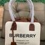 BURBERRY VINTAGE BAG VIP GIFT WITH PURCHASE (GWP) พรีเมี่ยมกิ๊ฟ Limited Edition จาก BURBERRY กระเป๋าผ้าแคนวาส ทรงโบว์ลิ่ง โดดเด่นด้วยลายพิมพ์ HORSEFERR HOUSE ที่ด้านหน้า อะไหล่แบรนด์สีทองเงา ห้อยด้วยป้ายแท็กแบรนด์เพิ่มความสวยอีกชั้น
