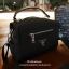 มาใหม่ค้า! ทรง Mini Box จากงานพรีเมี่ยมกิ้ฟแบรนด์ดังอย่าง Prada วัสดุเป็นผ้า Polyester อย่างดี จุของได้เยอะมาก สามารถใส่Ipad tablet กระเป๋าสตางค์ยาวได้เหมาะสำหรับสาวๆที่ของเยอะเลยคะ ด้านหน้ามีโลโก้ *อะไหล่เงินทั้งใบ มีซิปด้านหน้าและด้านหลัง ด้านในมีช่องซิ