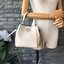 คอลเลคชั่นขายดี มากี่รอบๆ ก็หมดไวทุกรอบ!! TORY BURCH MCGRAW MINI BUCKET BAG กระเป๋าสะพาย และ ถือ คล้องแขน ทรงถัง สะพายได้ 2 ทรง ผลิตจากหนังแท้ หนังลูกวัว หนังนุ่ม หนังหอม น้ำหนักเบามากกก!! หนังลื่น นิ่มสวยมากๆ!! ด้านหน้าประดับโลโก้แบรนด์ ภายในโล่งกว้าง มี