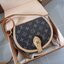 LV Tambourine Monogram Crossbody Bag รุ่นลิมิเต็ดหายาก กับกระเป๋าสะพายทรงสวย ดีไซน์คลาสสิค วัสดุหนังแคนวาสตัดสลับหนังแท้ เปิด-ปิดกระเป๋าด้วยอะไหล่สายคาด สายสะพายในตัว ปรับได้ หรือซ่อนสายและถือเป็น clutch ออกงานก็ได้ ดูแพงมากๆ ภายในเป็นช่องโล่ง ใส่ของจุกจุ
