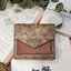 COACH FACTORY SHORT WALLET กระเป๋าสตางค์รุ่นใหม่ล่าสุดจาก Coach Factory Outlet ขนาดกำลังดี พกพาสะดวก ดีไซน์สวยน่าใช้ วัสดุหนังแท้เปิดปิดด้วยฝาปิด Envelop กระดุมด้านหน้ามีโลโก้แบรนด์ด้านหลังมีช่องซิปใส่เหรียญ หัวซิปแบรนด์ ภายในมีช่องใส่ธนบัตรใส่แบงก์พันได้