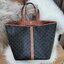 CELINE SHOPPING BAG VIP GIFT WITH PURCHASE GWP พรีเมี่ยมกิ๊ฟ Limited จาก CELINE HAUTEPARFUME DUTYFREE COUNTER วัสดุ TRIOMPHE CANVAS ดีไซน์ทรง TOTE สวยหรูคลาสสิคไม่มีเอ้าท์ ภายในโล่งกว้างและจุมากสามารถใส่เอกสาร A4 สัมภาระของใช้ได้เยอะจุใจ น้ำหนักเบาจะถือหร