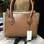Don't Miss! CHARLES & KEITH DOUBLE ZIP STRUCTURED BAG กระเป๋าถือหรือสะพายรุ่นยอดนิยมขนาดใหญ่กำลังดี หนังเรียบสวยอยู่ทรงด้านหน้ามีโลโก้แบรนด์อะไหล่ทองนูน เปิดปิดด้วยซิป ภายในกว้างจุของได้เยอะ ใส่ Ipad กระเป๋าสตางค์ หนังสือ ของใช้ได้จุ มาพร้อมสายสะพายย