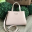 GUESS WOMAN FACTORY SHOULDER BAG กระเป๋าถือหรือสะพาย ทรง A คลาสสิค ขนาดกำลังดี น้ำหนักเบา วัสดุ pu. นิ่ม คุณภาพดี สวยอยู่ทรง ด้านหน้า ประดับโลโก้แบรนด์ เปิดปิดแบบแถบคาดกระดุมแม่เหล็ก ภายในกว้างแบ่ง 2 ช่องใหญ่ มีช่องซิปกลาง เป็นสัดส่วน ซับในลายแบรนด์ ใส่ w