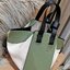LOEWE HANDLE & SHOULDER BAG GIFT WITH PURCHASE GWP พรีเมี่ยมกิ๊ฟ Limited จาก LOEWE PERFUME DUTYFREE รุ่น Rare items สุดๆวัสดุหนังแท้ Calfskin หนังสวยดีไซน์มีเอกลักษณ์ ใบใหญ่กำลังดี น้ำหนักเบา สามารถปรับได้หลายทรงไม่จำเจ ด้านข้างมีซิปปรับขยายได้ ภายในโล่งก
