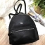 GUESS WOMAN'S BACKPACK กระเป๋าเป้ขนาดกำลังดี วัสดุหนังแกะสังเคราะห์นิ่มสวยน้ำหนักเบา ดีไซน์คลาสสิค มีหูหิ้วเเละสายสะพายหลังเลื่อนปรับได้ ด้านหน้ามีโลโก้ และช่องซิป เปิดปิดด้วยซิป ภายในกว้างใส่เอกสาร ipad ของใช้ได้เยอะค่ะ จะสะพายไปเรียนไปทำงานก็ดูดี ต
