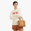 M.C.M Toni Visetos Mini กระเป๋าช็อปเปอร์ขนาดกะทัดรัดที่มาพร้อมความหลากหลาย ทำจากผ้าใบเคลือบผิวลาย Visetos อันเป็นเอกลักษณ์ของเราพร้อมประดับตกแต่งหนังแบบนุ่ม กระเป๋าช็อปเปอร์ Toni โดดเด่นด้วยรูปทรงเรขาคณิตและประโยชน์ใช้สอยที่หลากหลาย ซิปปิดด้านบนช่วย