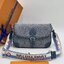 LV Diane Monogram Denim Bag กระเป๋าสะพายมัลติฟังก์ชั่นเดนิมสไตล์วินเทจ ปั้มนูนโลโก้ลายโมโนแกรม ดีไซน์ใหม่ ออกมาได้น่ารักน่าใช้มากๆ สียีนส์ซีดสวยมีเสน่ห์ -- [รับตัวแทนกระเป๋า]
