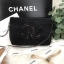 Chanel Precision Velour Crossbody Bag กระเป๋าสีดำแบรนด์ Chanelทำจากขนเฟอร์สีดำ น้ำหนักเบา ปากกระเป๋ามีซิปรูดปิด สายโซ่ ถอดออกได้ค่ะ จะสะพายไหล่ สะพายข้างหรือถือเป็น cluth ก็สวยหรูดูแพง มากับราคาสุดคุ้ม