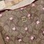 OUTTLET 】COACH SMALL TOWN BUCKET BAG IN SIGNATURE WITH Heart floral print สำหรับสาวแฟชั่นที่ชอบรายละเอียดชิคๆ ดีไซน์สุดเก๋ แนะนำเลยสำหรับกระเป๋าทรงบักเก็ตใบนี้ เชื่อว่าสาว ๆ หลายคนชื่นชอบ เป็นไอเทมที่สามารถแมทช์ได้กับเสื้อหลากหลายสไตล์ บรรจุของได้เยอะโดยท