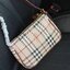 VIP 】Burberry Nova Check Small Shoulder Bag กระเป๋าสะพายไหล่ Vintage Check ที่ถือว่าเป็นสัญลักษณ์อันเก่าแก่ของแบรนด์ ภายในเป็นช่องโล่งกว้าง และมีคุณสมบัติการใช้งานที่ครบครัน อีกทั้งยังเปิด-ปิดง่ายด้วยซิปเดียว มีอะไหล่โลหะสีทองที่ช่วยให้กระเป๋าดูหรูหรามากย