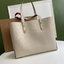 BURBERRY Embossed Crest Leather Tote Bag กระเป๋าสะพายทรงชอปปิ้ง หน้าปั้มโลโก้แบรนด์ งานหนังทั้งใบ ซับในลายออริจินอลแบรนด์หรูมากค่ะ จุของได้เยอะ ใบใหญ่ทรงสวย ภายในโล่งกว้าง สามารถใส่กระเป๋าสตางค์ยาว มือถือ ของใช้ได้เยอะ งานตัวจริงสวยน่าใช้มากค่ะ พร้อมส่งที