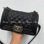 VIP 】หนังแท้ CHANEL BOY Mini Caviar Leather Silver/Gold กระเป๋าสะพายรุ่นยอดนิยมตลอดกาล หนังคาเวียร์อย่างดี อะไหล่เงินและทองรมควัน หรูหรามาก รุ่นนี้ไม่ต้องพูดเยอะ ขายดีตลอดปีเข้าเพิ่มไม่เคยพอเลยค่าา พร้อมส่งแล้ววน้าา สาวๆ จัดด่วนค่าา