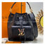 สลับแท้ LV Lockme bucket bag กระเป๋าสะพายทรงบัคเก็ตวินเทจ สวยคลาสสิก งานหนังแท้เต็มใบ โดดเด่นด้วยโลโก้สีทอง ด้วยดีไซส์ที่เรียบหรูเหมาะใช้ได้หลากหลายโอกาส
