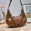 M.C.M AREN CRESCENT HOBO IN VISETOS ใหม่ล่าสุดก่อนใคร สวยได้ไม่ต้องรอ กับคอลใหม่ลุคลูกคุณ รูปทรง half moon ยอดฮิต ตอบโจทย์ได้ทุกลุค ทุกไลฟ์สไตล์ ใช้งานได้ง่ายคล่องตัว กับกระเป๋าสะพายข้าง ที่มาพร้อมสายโซ่คล้องด้านหน้า และสายหนังครอสบอดี้ ปรับเปลี่ยนการใช้ง