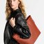 เกรดเทพ Top ORI | LV Neverfull MM Epi Leather กระเป๋าทรงโท้ทเนเวอร์ฟูล หนังแท้เกรดดีสุด หนังลายไม้ พร้อมใบลูก ลายโมโนแกรม ด้านในบุด้วยซับในไมโครไฟเบอร์ ช่องพ็อกเก็ต ซิป 1 ช่อง งานสวยมาก ตัดเย็บดีทุกจุด 🤍 เกรดเทพออริจินอล สลับแท้ 1:1