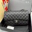 CHANEL Classic Bag 25cm สวยตัวแม่ต้องมี กระเป๋าสะพายข้างสีดำหนังเรียบ รูปทรงคลาสสิค หรูหรา