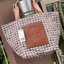 Tory Burch Printed Small Tote Bag กระเป๋าถือแบรนด์ทอรี่เบิร์ช ลายปริ้นท์สวยๆ ด้านหน้าเป็น brown logo patch embossed ป้ายหนังแท้สีน้ำตาล ปั๊มนูนโลโก้เป็นเทกเจอร์ วัสดุ100%recycled polyester คอลเลคชั่นใหม่สำหรับฤดูกาลนี้ สามารถบรรจุของได้หลากหลาย ทั้งยังมีด