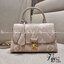 VIP 🥂 LV MADELEINE BAG ใหม่ล่าสุด อีกหนึ่งรุ่นคลาสสิคหายาก ที่สาวๆรอคอย กระเป๋าถือ/สะพายข้าง ดีไซน์เรียบง่าย แต่เต็มไปด้วยดีเทลความหรู วัสดุหนังวัวปั๊มลายเอกลักษณ์ เปิด‐ปิดด้วยอะไหล่กดล็อคสีทองหรู และมีพวงหนังห้อยพิเศษแถมมาให้ด้วย ภายในแบ่งสัดส่วน