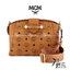 M.C.M Aren Crossbody Bag in Visetos Original M.C.M ESSENTIAL VISETOS กระเป๋าสะพายข้าง ขนาดกำลังดี สวยอยู่ทรง ดีไซน์เป็นเอกลักษณ์ วัสดุหนังแคนวาสสลับหนังแท้ พริ้นท์ลายเต็มใบ ดูหรูมาก!! เปิด-ปิดกระเป๋าด้วยสายคาดแม่เหล็ก และซิปรูดกันของหล่น มาพร้อมสายสะพาย c