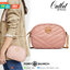 Tory Burch KIRA CHEVRON SMALL CAMERA BAG สาว ๆ ลุคคุณหนูไม่ควรพลาด Collection นี้เลยนะคะ เพราะ Kira Chevron เป็นรุ่นที่ตอบโจทย์และครองใจสาว ๆ ได้อย่างแท้จริง