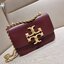 TORY BURCH ELEANOR SMALL CONVERTIBLE SHOULDER BAG ฮอตไอเท็ม รุ่นนี้ขายดีขายหมด คัมแบค!! สวยหรู คุณหนู ผู้ดี!! หายากมากที่สุด!! กระเป๋าสะพายข้าง ดีไซน์อยู่ทรง ขนาดกำลังสะดวกใช้สำหรับสาว วัสดุหนังแท้เต็มใบ สีทูโทน เปิด-ปิดด้วยแถบแม่เหล็ก ภายในแบ่งสัดส่วนได้