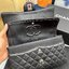 CHANEL Classic Bag 25cm สวยตัวแม่ต้องมี กระเป๋าสะพายข้างสีดำหนังเรียบ รูปทรงคลาสสิค หรูหรา