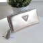 Guess long wallet กระเป๋าสตางค์หนังใบยาว ซิปรอบ วัสดุหนังลาย saffiano ด้านหน้าประดับด้วยโลโก้แบรนด์ เปิด-ปิดด้วยซิปรอบ ภายใน แบ่งออกเป็น 2 ช่องใหญ่ ใส่บัตรได้มากกว่า 6 ใบ ใส่ธนบัตรได้มากกว่า 2 ช่อง มีช่องใส่เหรียญ และใส่มือถือได้ สวยหรู ต้องมีครอบครองไว้ซ