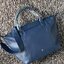 Longchamp Le Pliage Cuir Top handle bag S เรียกว่าเป็นกระเป๋าอีกหนึ่งรุ่นที่ไม่ว่ายังไงก็ฮอตฮิตและติดเทรนด์ตลอดไม่เคยเปลี่ยนกับ ทรง Le Pliage Cuir หนึ่งในตระกูลกระเป๋าสุดไอคอนิกจากแบรนด์