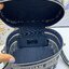 18cm Small DiorTravel Vanity Case กระเป๋าใส่เครื่องสำอาง มาพร้อมกับลวดลาย Oblique ปักอย่างประณีตและประดับด้วยสัญลักษณ์ Christian Dior Paris มาพร้อมสายสะพายและหูจับในตัว ปรับเปลี่ยนใช้งานได้ตามสไตล์