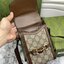 หนังแท้ GUCCI Horsebit phone bag กระเป๋าสะพาย กระเป๋าใส่โทรศัพท์สุดคลาสสิก หนังวัวแท้สีน้ำตาล/สีขาว อะไหล่ทองสวย ดีไซต์สัญลักษณ์วงแหวนตามแบบฉบับแบรนด์ สายสะพายยาวที่สามารถปรับระดับได้ ภาพสินค้าถ่ายจากงานขายจริง ใช้งานต่างประเทศได้ค่ะ