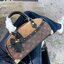 ORI หนังแท้ | LV x TM Handbag East West Murakami ซีซั่นนี้จะเป็นรุ่นไหนไปไม่ได้นอกจากรุ่นใหม่ล่าสุด พิมพ์ลายโมโนแกรมทั้งใบทรงล้ำสมัย หนังแท้นิ่มอย่างดี ประดับด้วยหมุดโลหะสีทองสุดหรูค่ะ