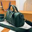 TOP ORI หนังแท้ | LV Keepall Bandoulière 25 กระเป๋าสะพายทรงหมอนสุดไอคอนิก หนังแท้ Taurillon ลายเกรน ฉลุลายโมโนแกรมสวยหรูคลาสสิก โทนสีหรูหราเข้ากันอย่างลงตัว