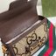 GUCCI Horsebit 1955 jumbo GG mini bag กระเป๋าสะพายสุดหรู ผ้าแคนวาส GG จัมโบ้ สีคาเมลและสีน้ำตาลอีโบนี ตราสัญลักษณ์ของแบรนด์อันเป็นที่จดจำได้ในทันที สัญลักษณ์ช่วยเสริมการออกแบบในรูปแบบใหม่ที่คาดไม่ถึง เบื้องหลังสัญลักษณ์ทุกอันคือประเพณีและคุณค่าของแบรนด์ ส