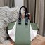 LOEWE HANDLE & SHOULDER BAG GIFT WITH PURCHASE GWP พรีเมี่ยมกิ๊ฟ Limited จาก LOEWE PERFUME DUTYFREE รุ่น Rare items สุดๆวัสดุหนังแท้ Calfskin หนังสวยดีไซน์มีเอกลักษณ์ ใบใหญ่กำลังดี น้ำหนักเบา สามารถปรับได้หลายทรงไม่จำเจ ด้านข้างมีซิปปรับขยายได้ ภายในโล่งก
