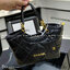 Chanel Tote Handbag & Crossbody Bag กระเป๋าสะพายทรงโท้ท งานหนังสวยเต็มใบ จุของได้แบบจุกๆ ดีไซน์คลาสสิค ใช้งานได้ง่ายด้วยหูจับและสายสะพาย ที่สามารถถอดออกได้ ในวันที่อยากปรับเปลี่ยนลุค รับรองว่าเก็บได้หมดทุกไอเท็มจำเป็น แนะนำเลยน้า