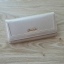 Charles & Keith Saffiano Long Wallet กระเป๋าสตางค์ใบยาวหนังลาย Saffiano อยู่ทรง สวยหรู ด้านหน้าประดับโลโก้แบรนด์ อะไหล่สีทอง เปิด - ปิดกระเป๋าด้วยกระดุมแม่เหล็ก ภายในมีช่องใส่บัตร ใส่ธนบัตร และช่องซิปสำหรับใส่เหรียญ ด้านหลังมีช่อง 1 ช่องค่ะ